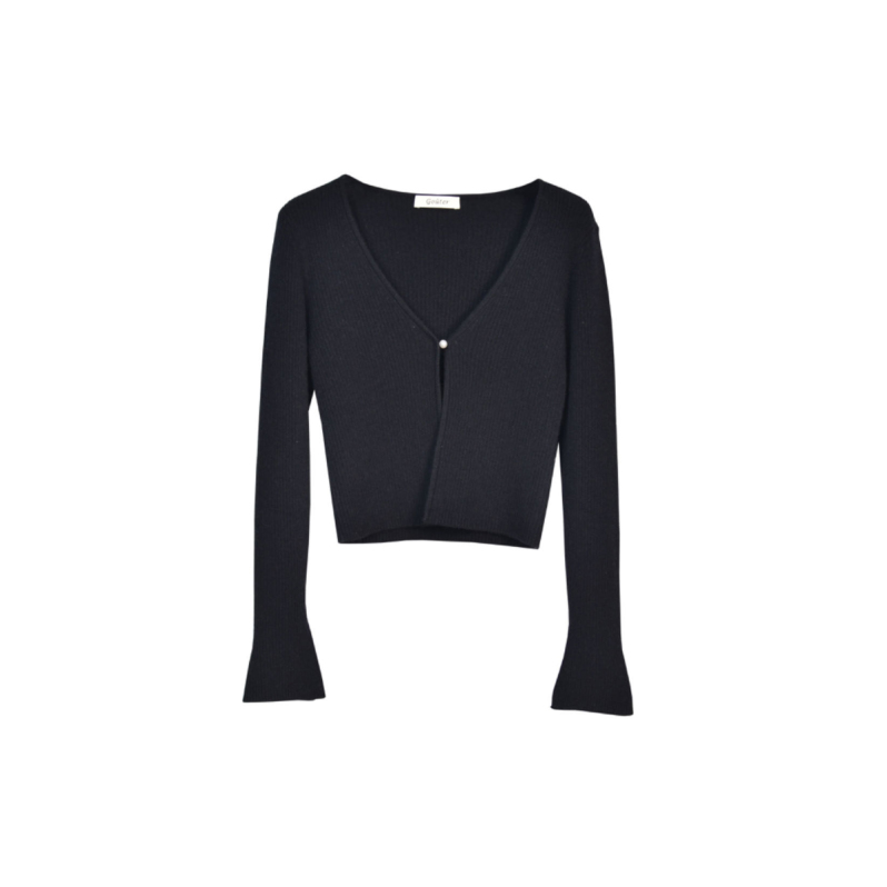 Cashmere top with pearl button