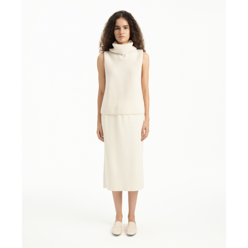 Ribbed high neck wool vest